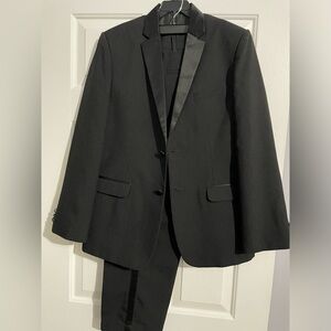 Like new Van Heusen boy’s black tuxedo